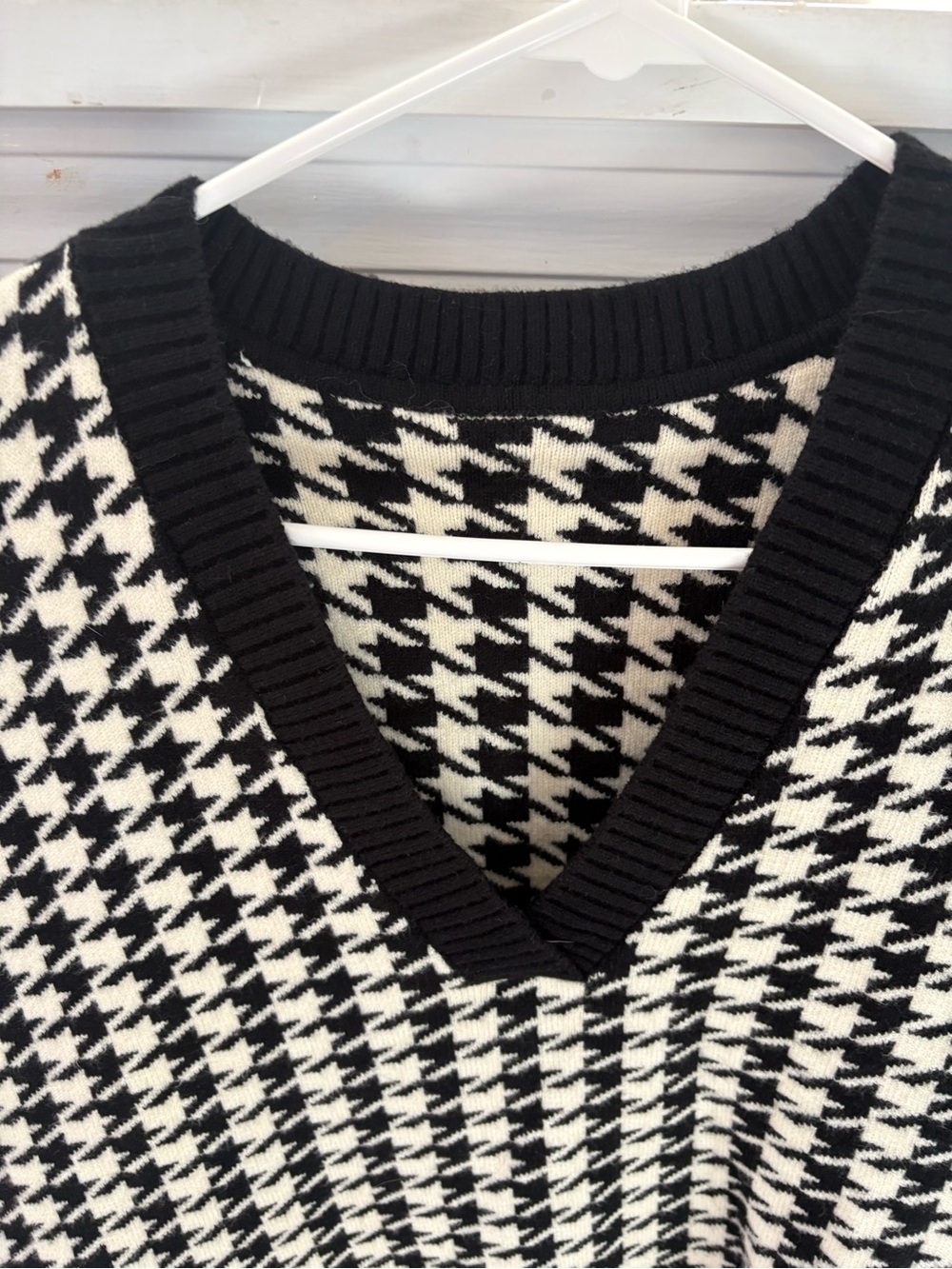 Black & White Houndstooth V-Neck Sweater Vest - Picture 2 of 7
